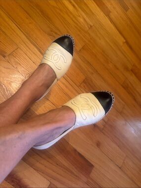 CHANEL Cream Leather Flats with Black Cap Toe and CC Logo